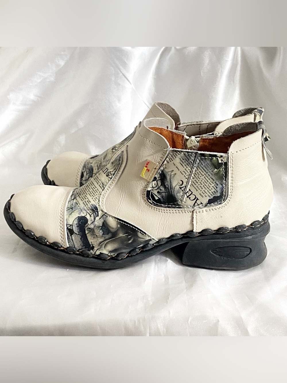 TMA Eyes Women Cream Leather Ankle Zip Boots Black Newspaper Print Heavy Sole 9